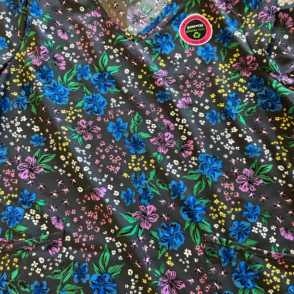 Brand new Beautiful Flower themed Scrub top scrub top size large